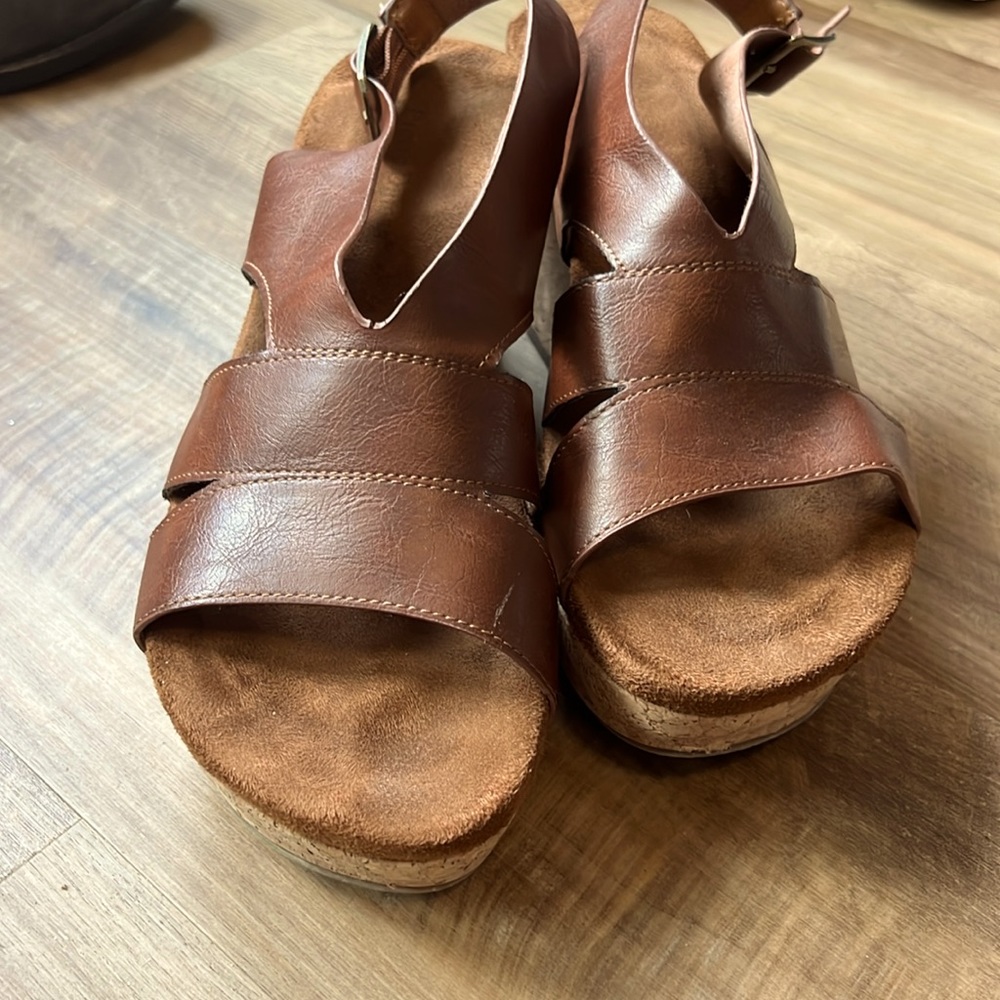 Pierre Dumas size 10 Brown Wedges